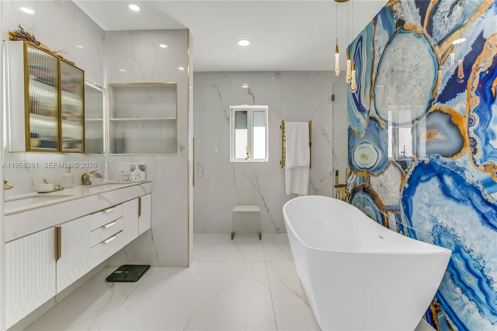 ALTOS DEL MAR NO 5 - Residential