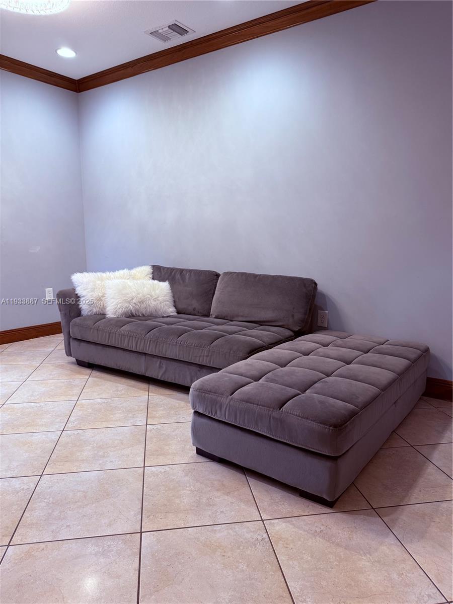 1055 NE 85th St 1055