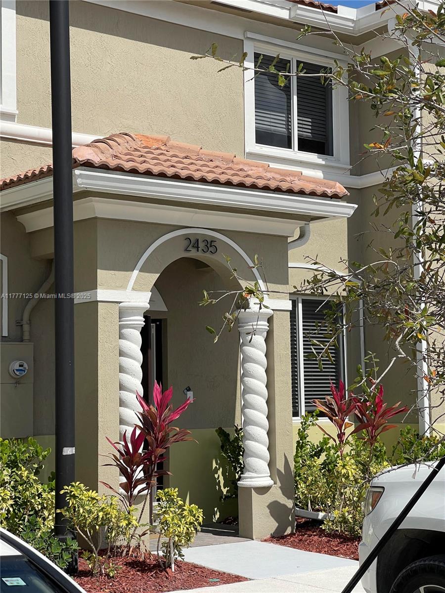 Rental Property at 2435 Se 11th St, Homestead, Miami-Dade County, Florida - Bedrooms: 3 
Bathrooms: 3  - $2,450 MO.