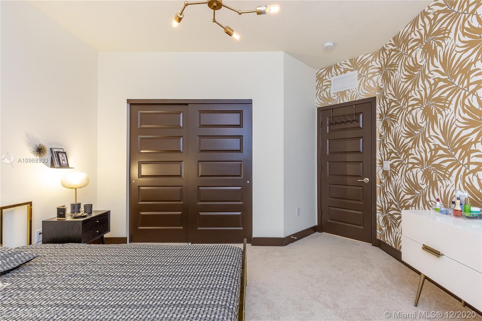 DUNNWOODY LAKE - Residential
