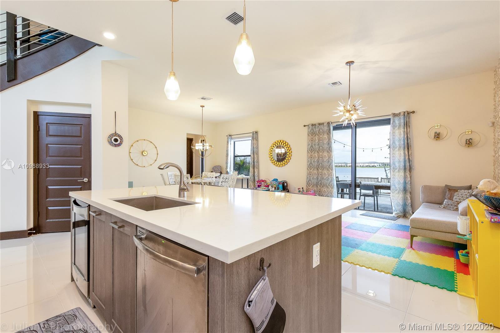 DUNNWOODY LAKE - Residential