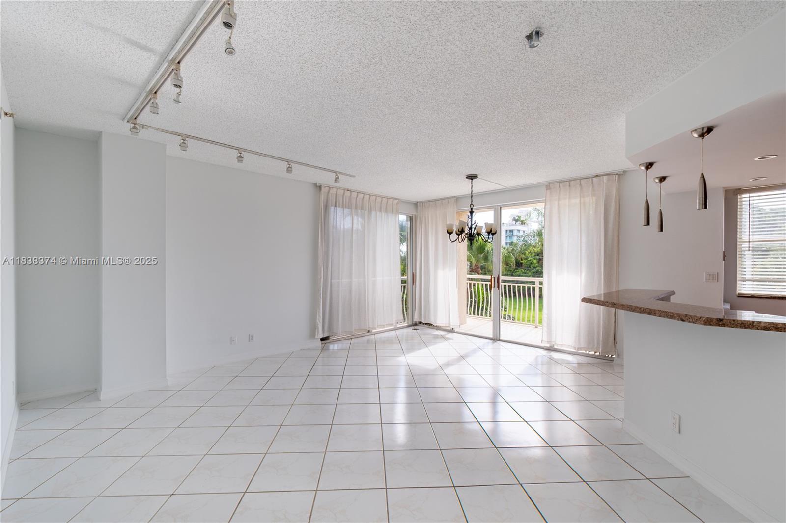 10140 W Bay Harbor Dr 201A, Bay Harbor Islands, FL, 33154/$540,000 2 10140 W Bay Harbor Dr 201A