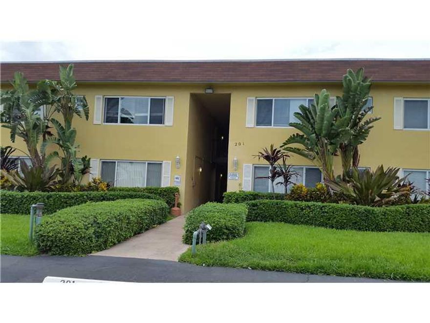A MUST SEE!!!! Excellent 2 / 2 freshly painted with great garden views. Awesome Location (close to Atlantic , I-95 and US -1). Close to Shoppings, Restaurants, Schools and 5 minutes to beach. Vacant and easy to Show. Fast Association Approval. 2 Assigned  Parking Spaces.