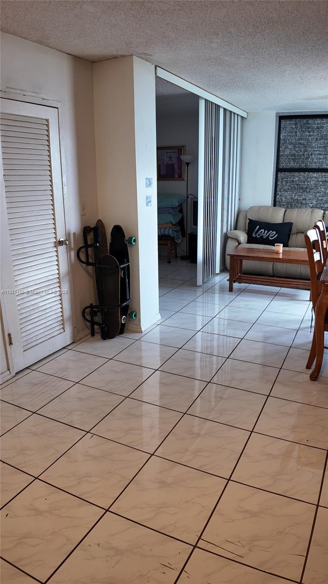 2899 Collins Ave 821