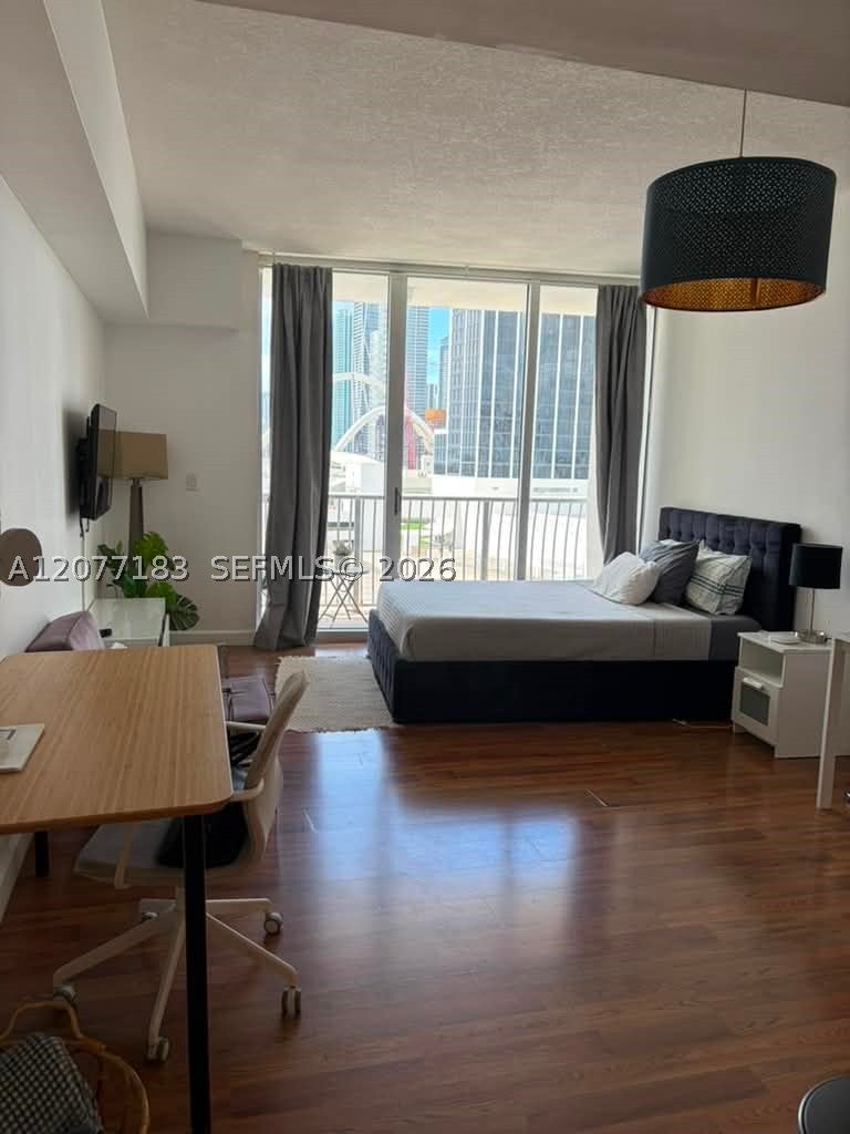 1750 N Bayshore Dr 1216