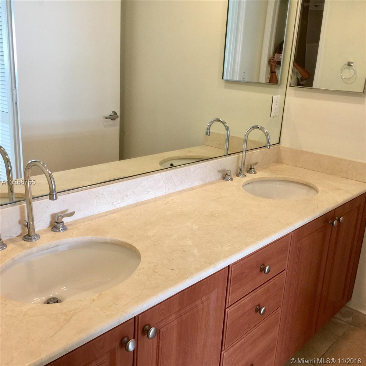 THE COLLINS CONDO - Residential Lease