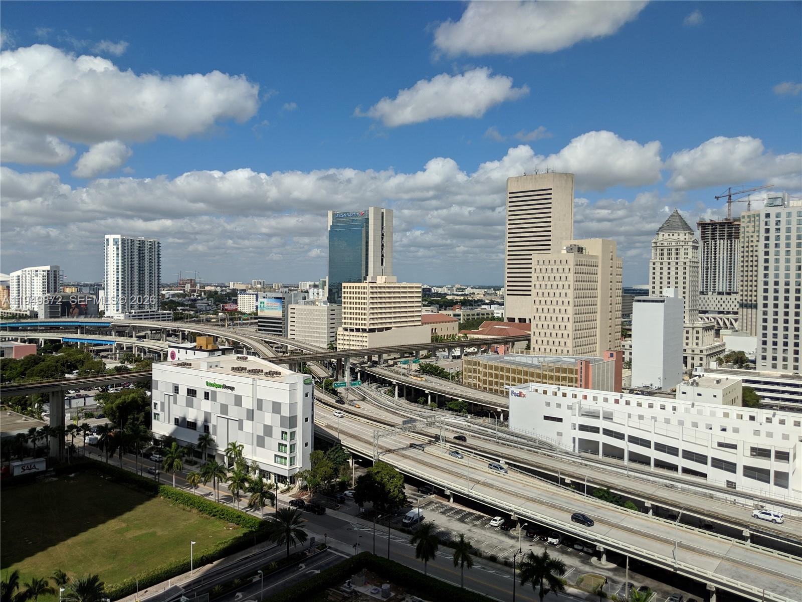 WIND CONDO - Residential