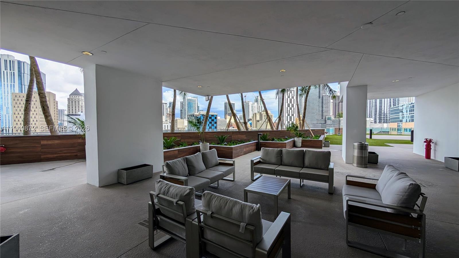 WIND CONDO - Residential