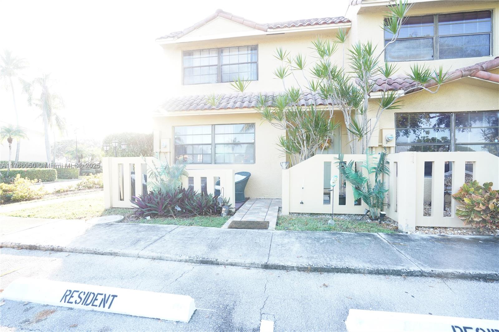 3917 Nw 94th Ave, Sunrise, Miami-Dade County, Florida - 3 Bedrooms  
3 Bathrooms - 