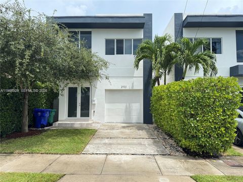 2933 SW 27th Ter Miami FL 33133