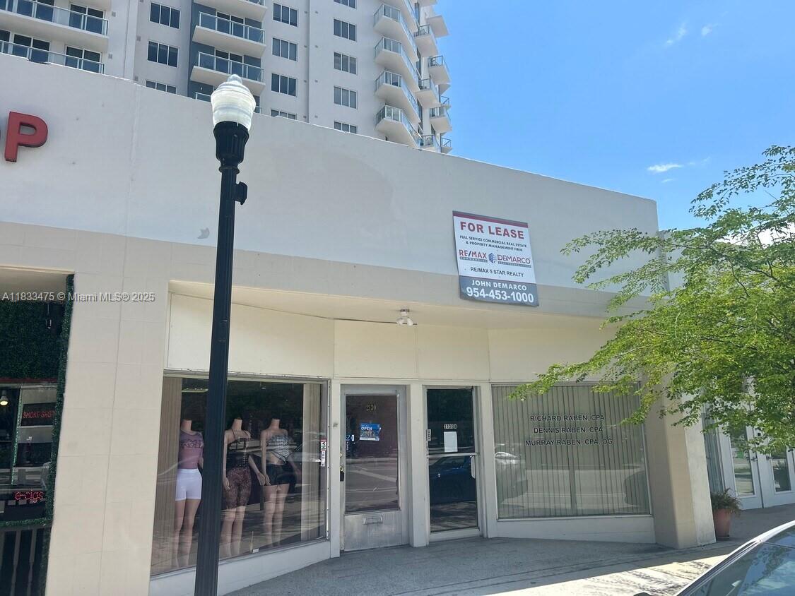 In the heart of Downtown Hollywood, this premier property has an unmatched A+++ position. The building is
approximately 1,100 square feet in size and features outstanding visibility and signage; as a result, it is an ideal
position for any retail, professional, or general office use. With over 50,000 vehicles passing by daily, the heavy
traffic area provides maximum visibility and foot traffic to businesses in the area. In addition, this excellent
location features an abundance of street parking, which further contributes to its convenience. This is a triple net
lease with an a CAM in addition to the price.