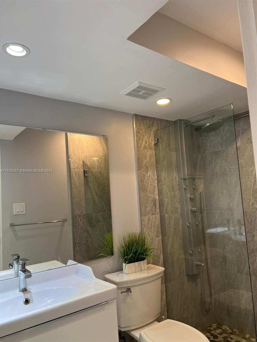 THE PLAZA OF BAL HARBOUR - Residential
