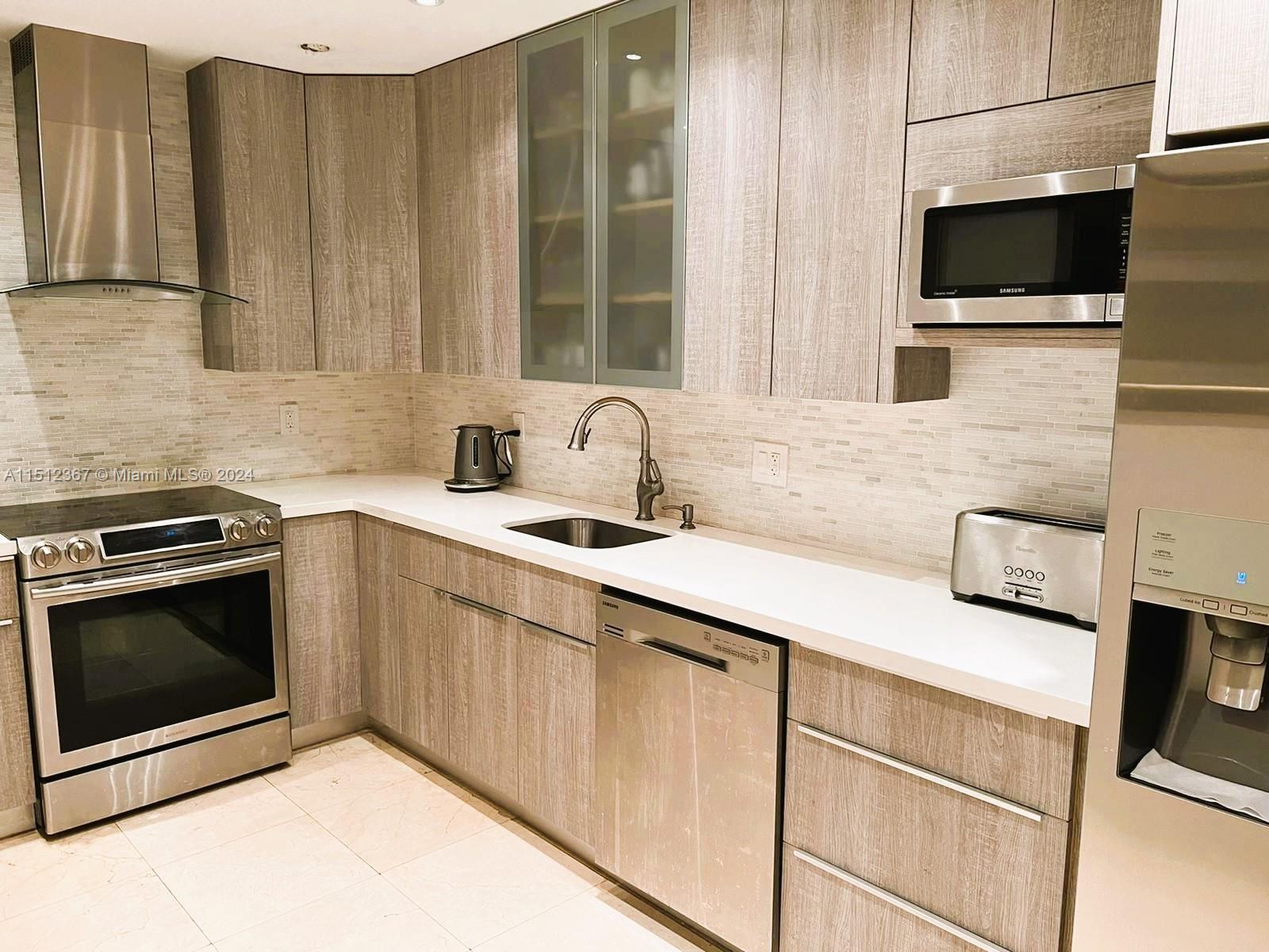 THE PLAZA OF BAL HARBOUR - Residential