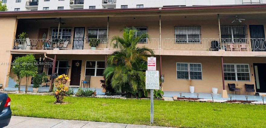 Quiet and renovated apartment ,great location, 10 mins from/to Miami Airport,close to Restaurants,Smpkts and Discount stores, ready to move in.