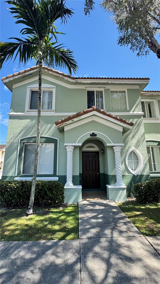 Rental Property at 2517 Se 15th Pl 198, Homestead, Miami-Dade County, Florida - Bedrooms: 4 
Bathrooms: 3  - $2,300 MO.