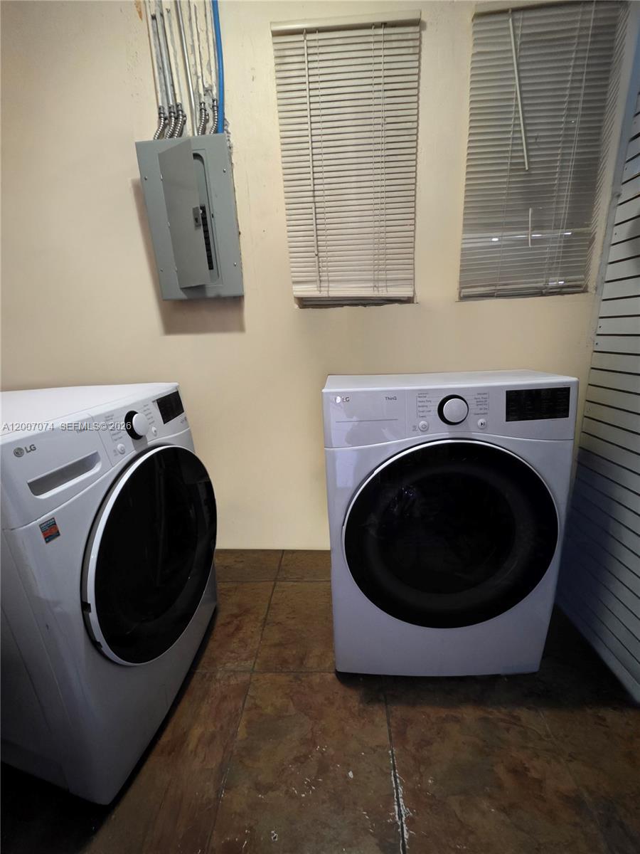 SUNRISE GOLF VILLAGE SEC - Residential