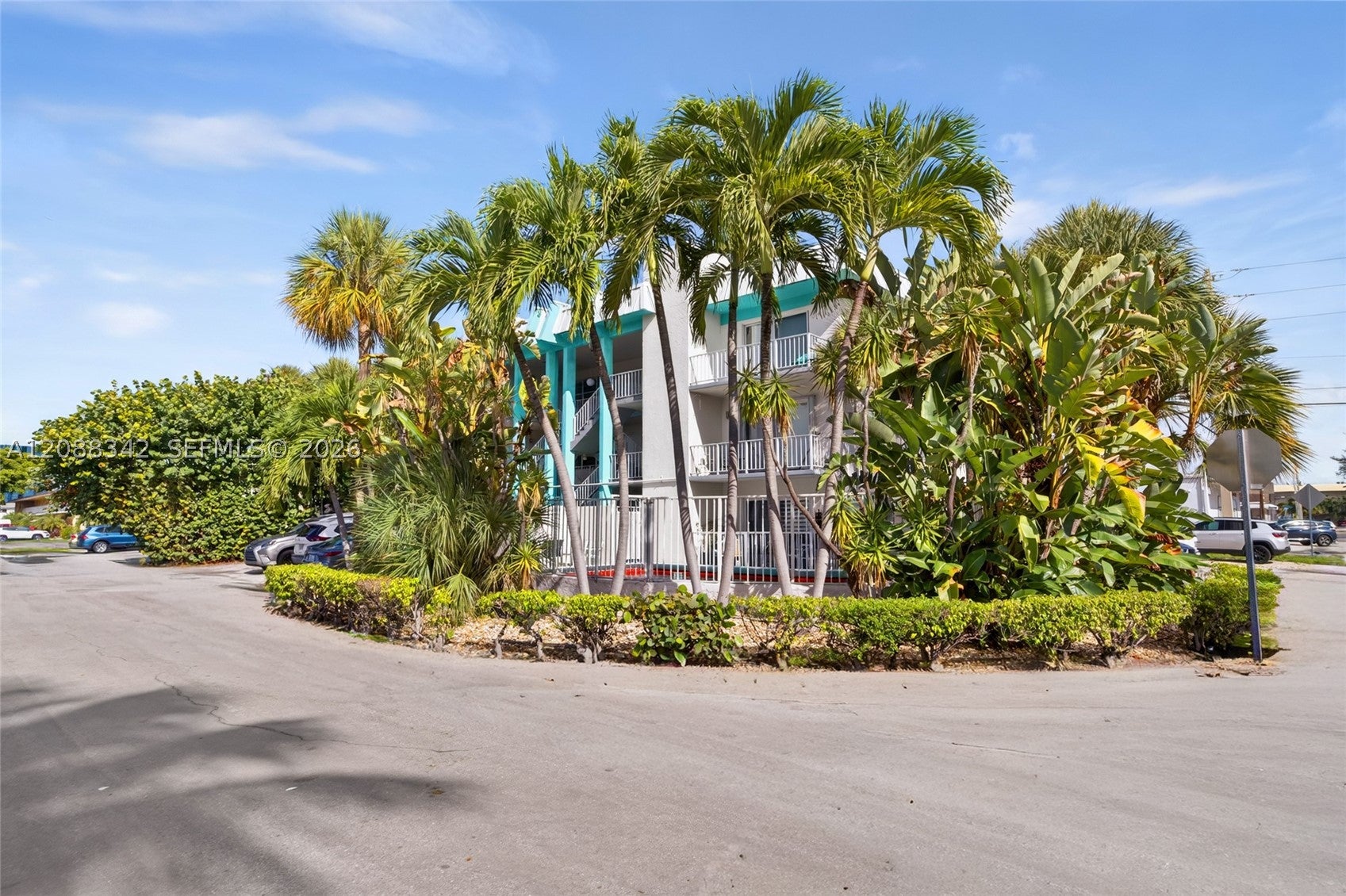 2715 NE 49th St 103
