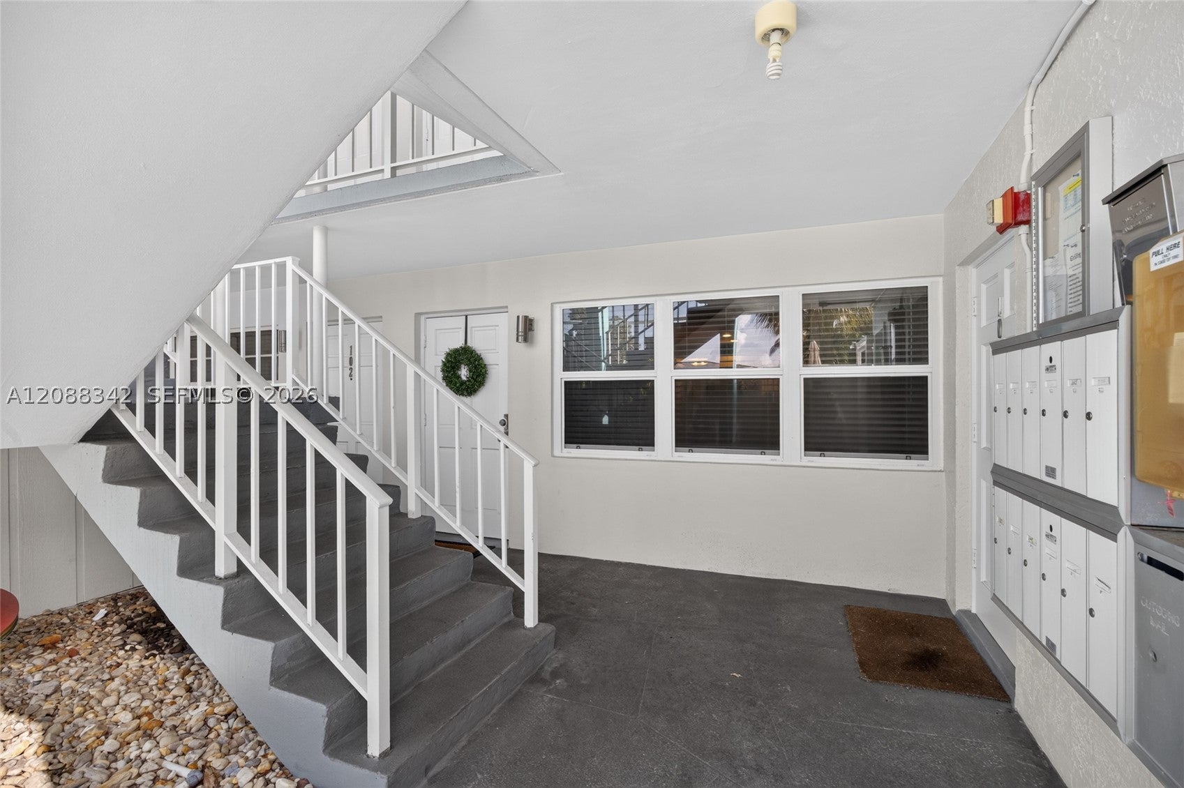 2715 NE 49th St 103