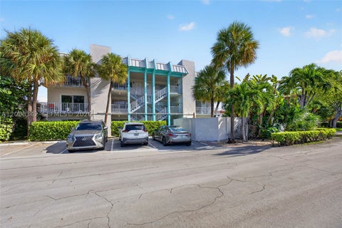 Photo of 2715 NE 49th St #103, Fort Lauderdale, FL 33308 (MLS # A12088342)