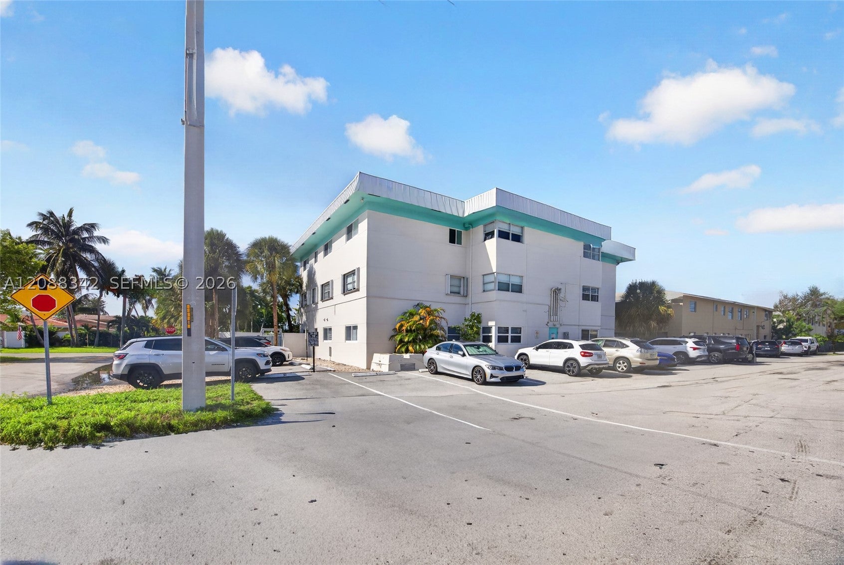 2715 NE 49th St 103