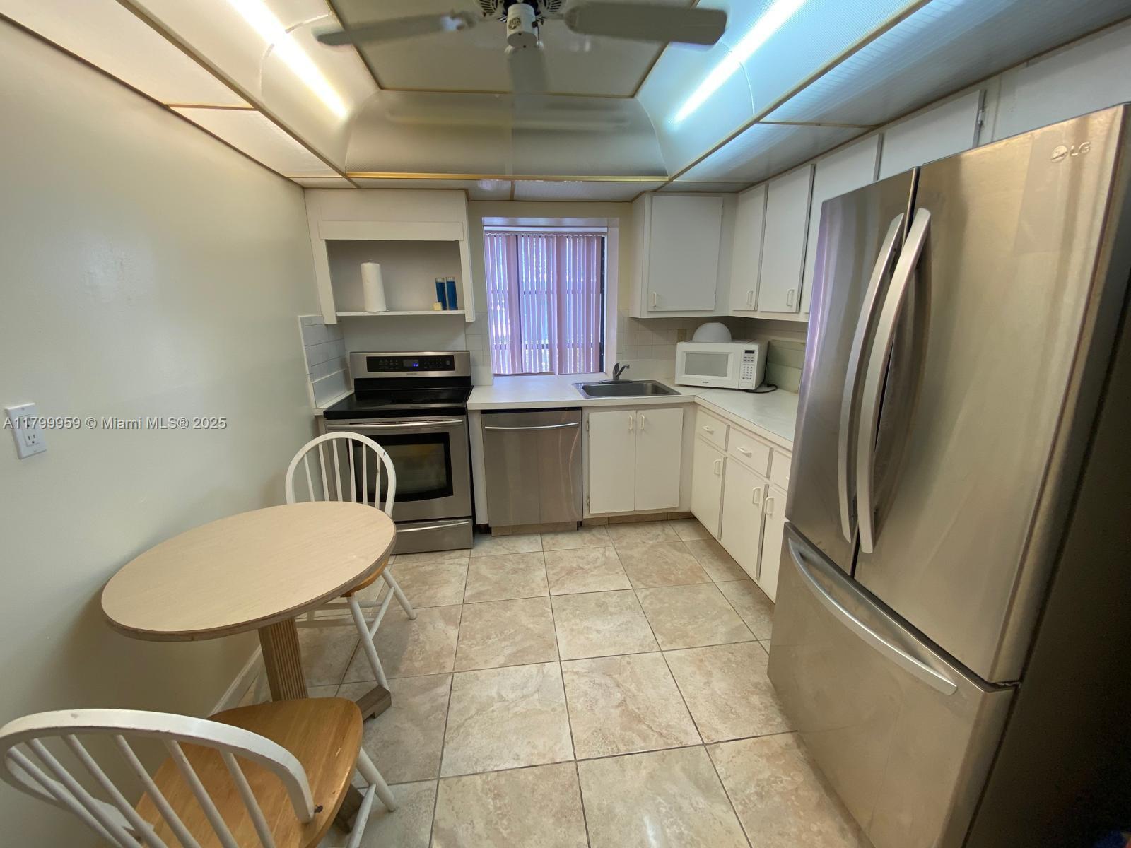 800 Parkview Dr 104