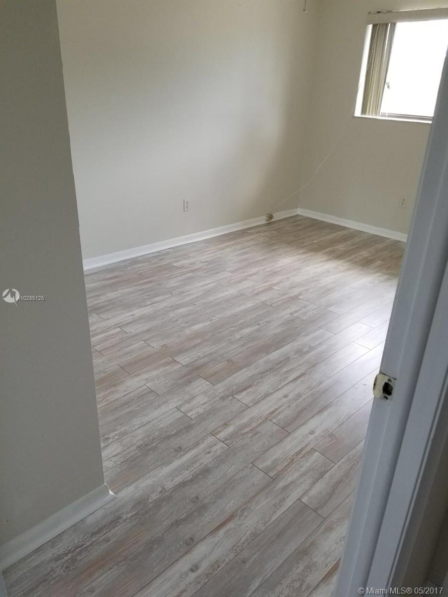 TWIN LAKES GARDENS - Residential Lease