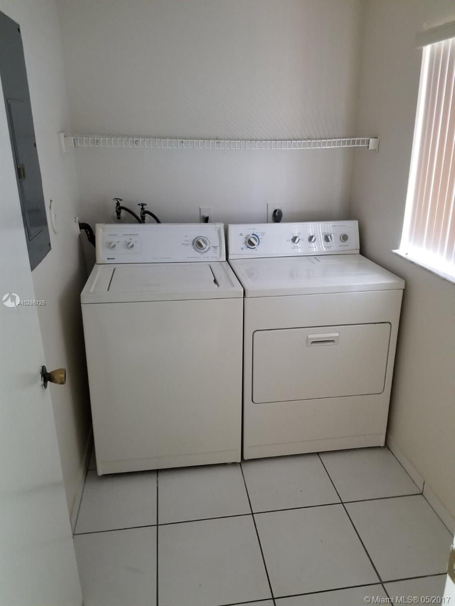 TWIN LAKES GARDENS - Residential Lease