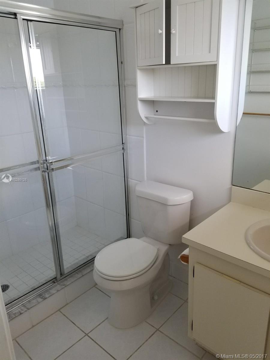 TWIN LAKES GARDENS - Residential Lease