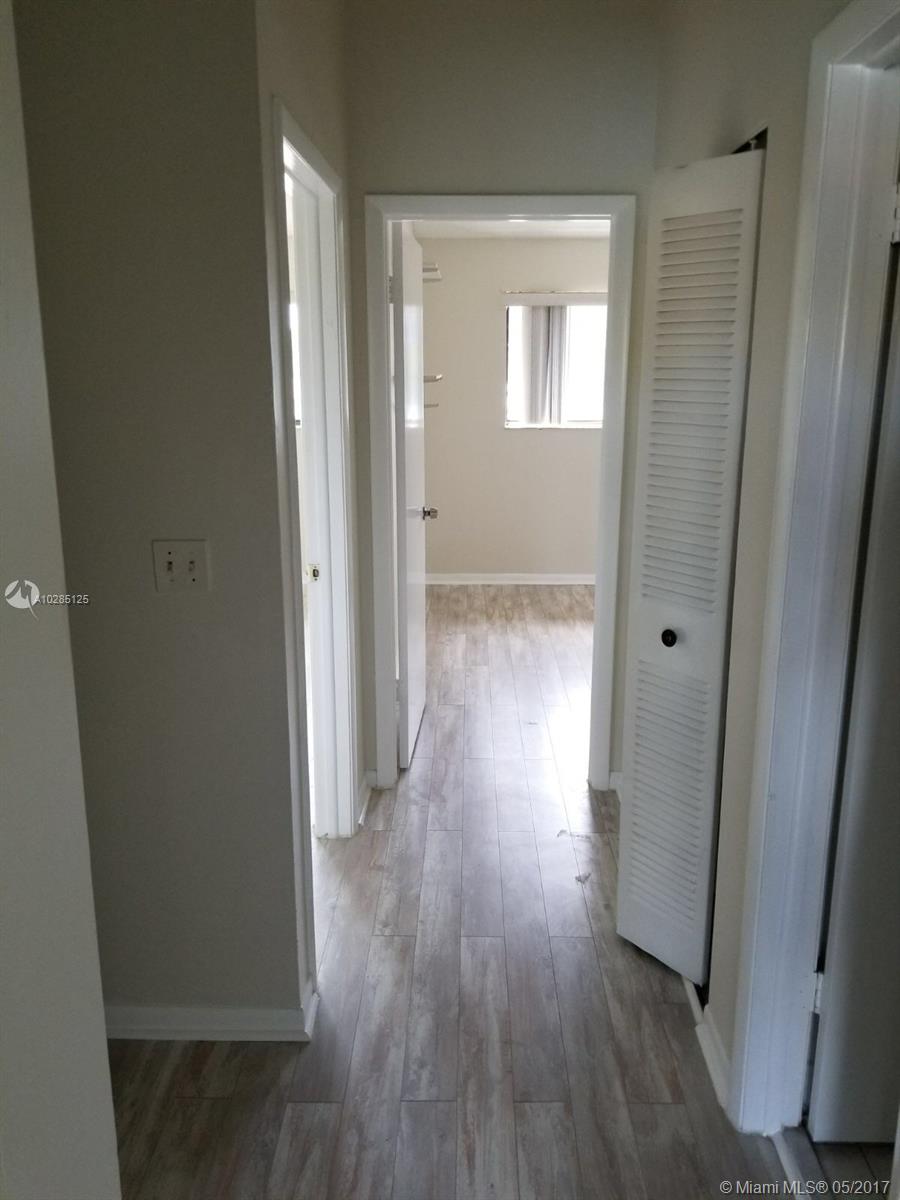 TWIN LAKES GARDENS - Residential Lease