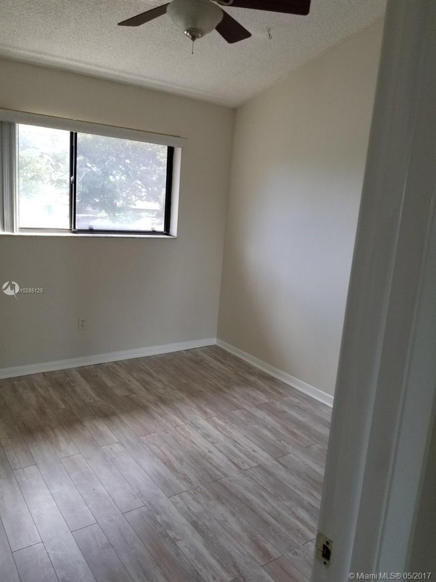 TWIN LAKES GARDENS - Residential Lease