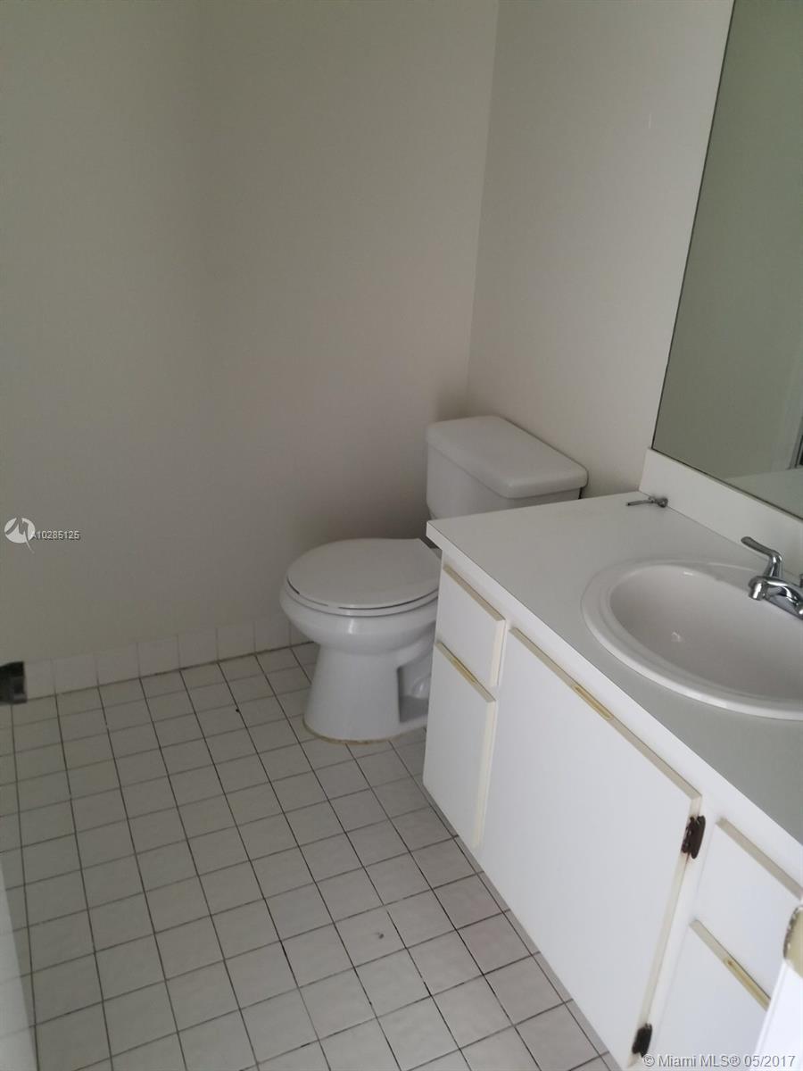 TWIN LAKES GARDENS - Residential Lease