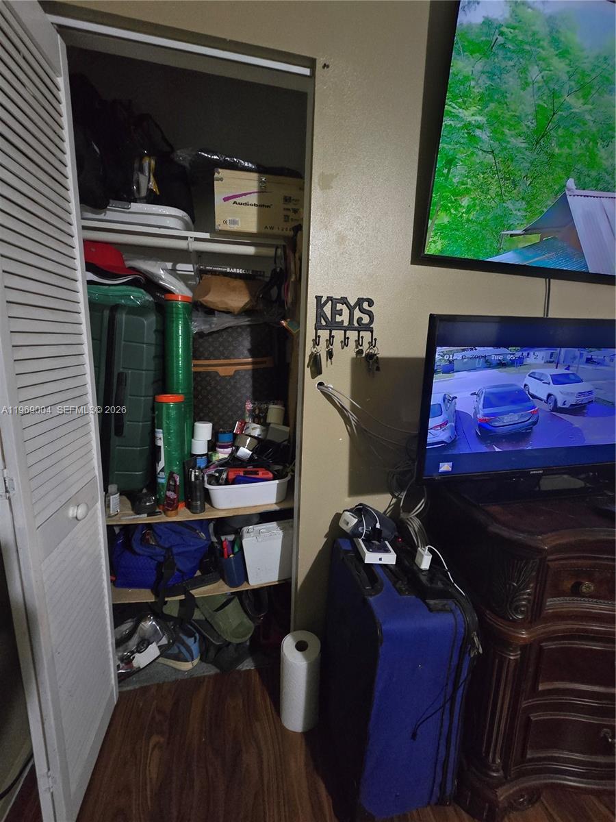 TOWN OF MODELO (DANIA) B- - Residential