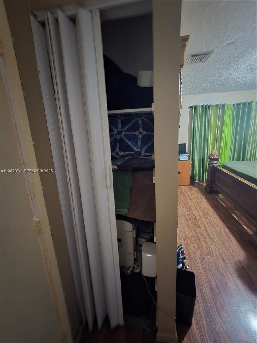 TOWN OF MODELO (DANIA) B- - Residential