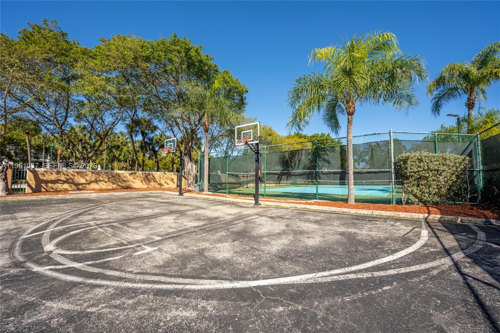 THE YACHT CLUB AT AVENTURA - Residential