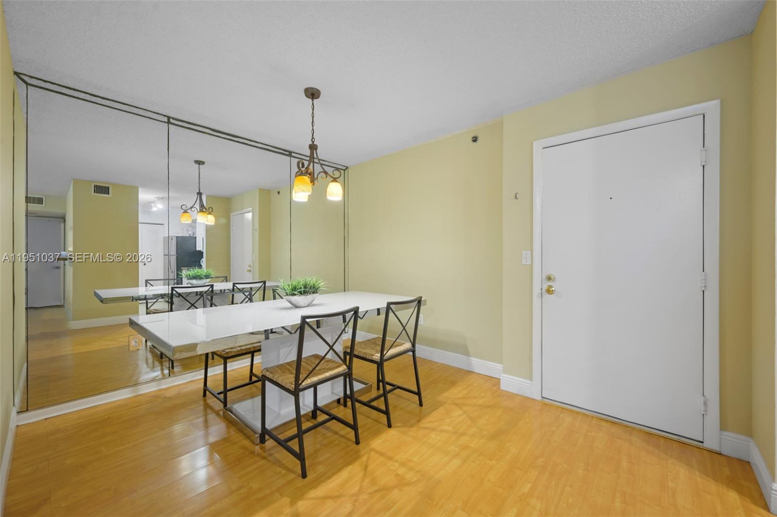 19555 E Country Club Dr 8303