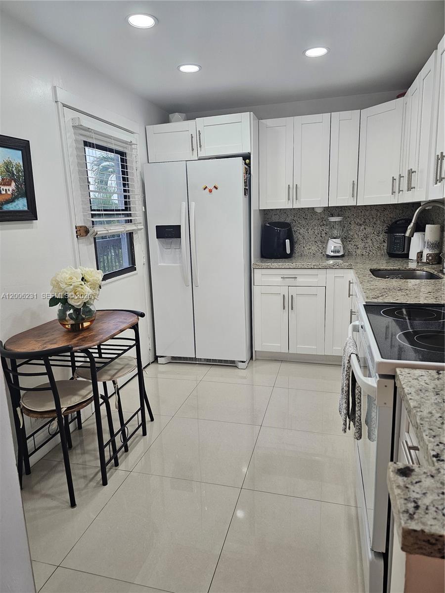 BISCAYA IV CONDO - Residential Lease