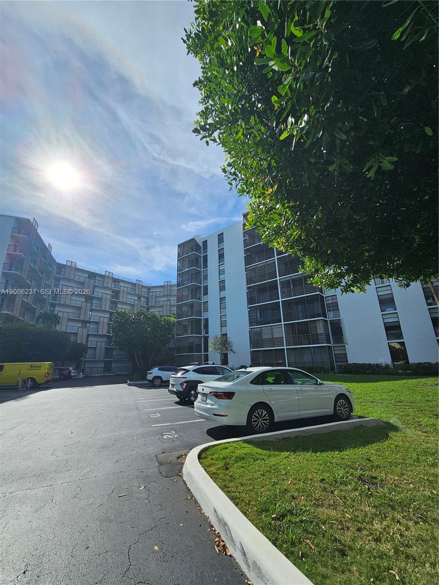 BISCAYA IV CONDO - Residential Lease