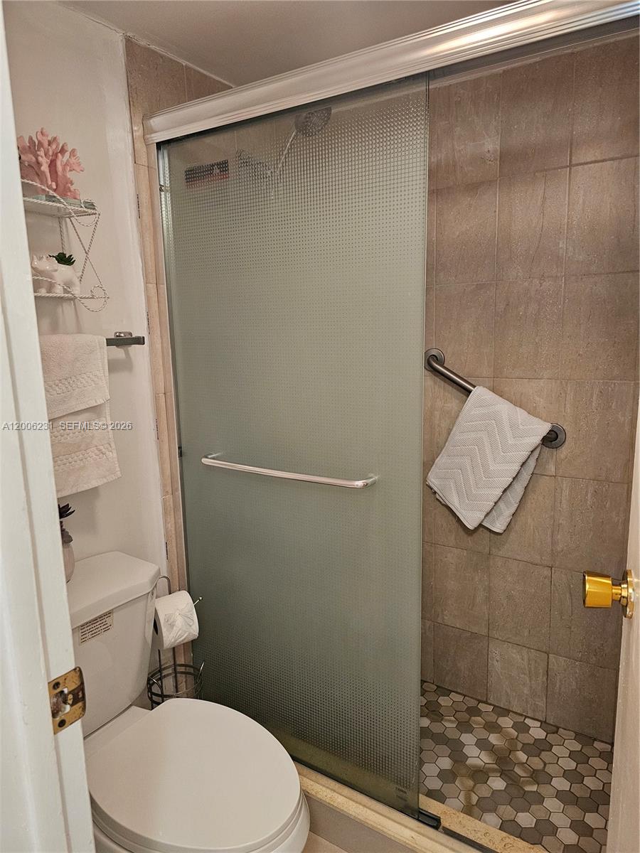 BISCAYA IV CONDO - Residential Lease