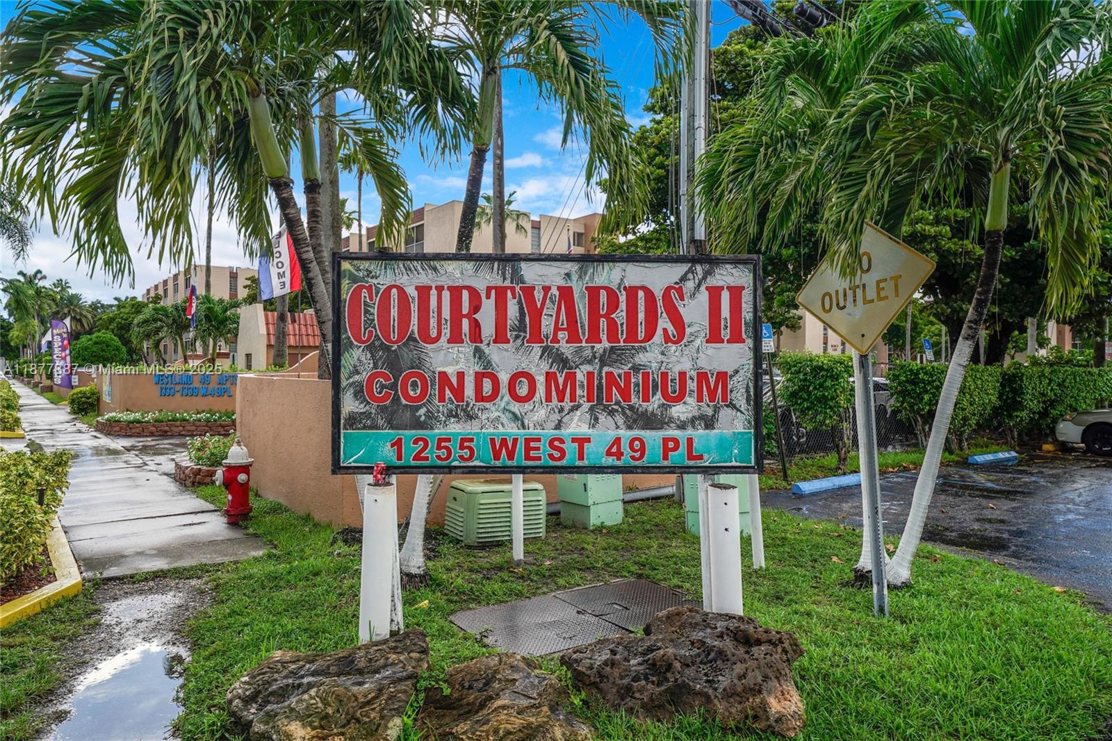 COURTYARDS II CONDO - Residential