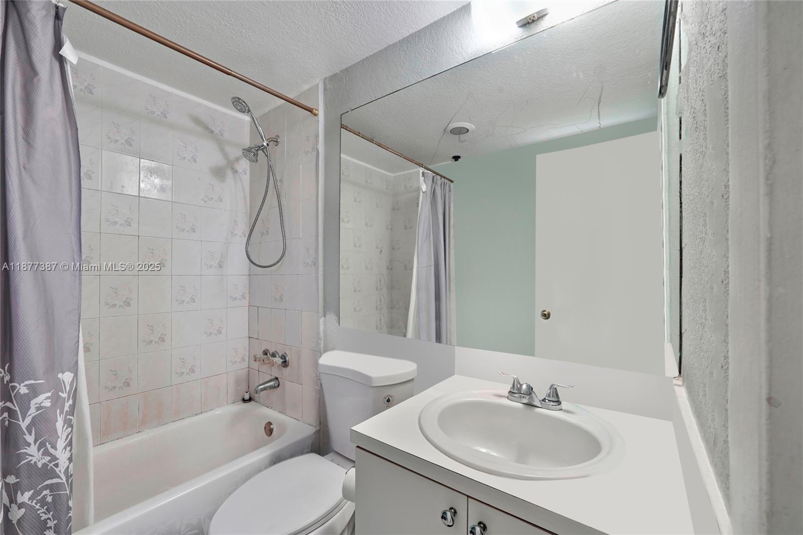 COURTYARDS II CONDO - Residential