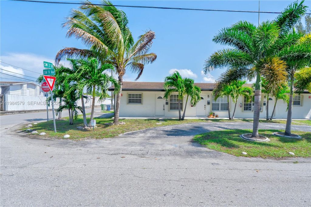 Photo of 201 SW 9th Ave #1-3, Hallandale Beach, FL 33009 (MLS # A11984579)