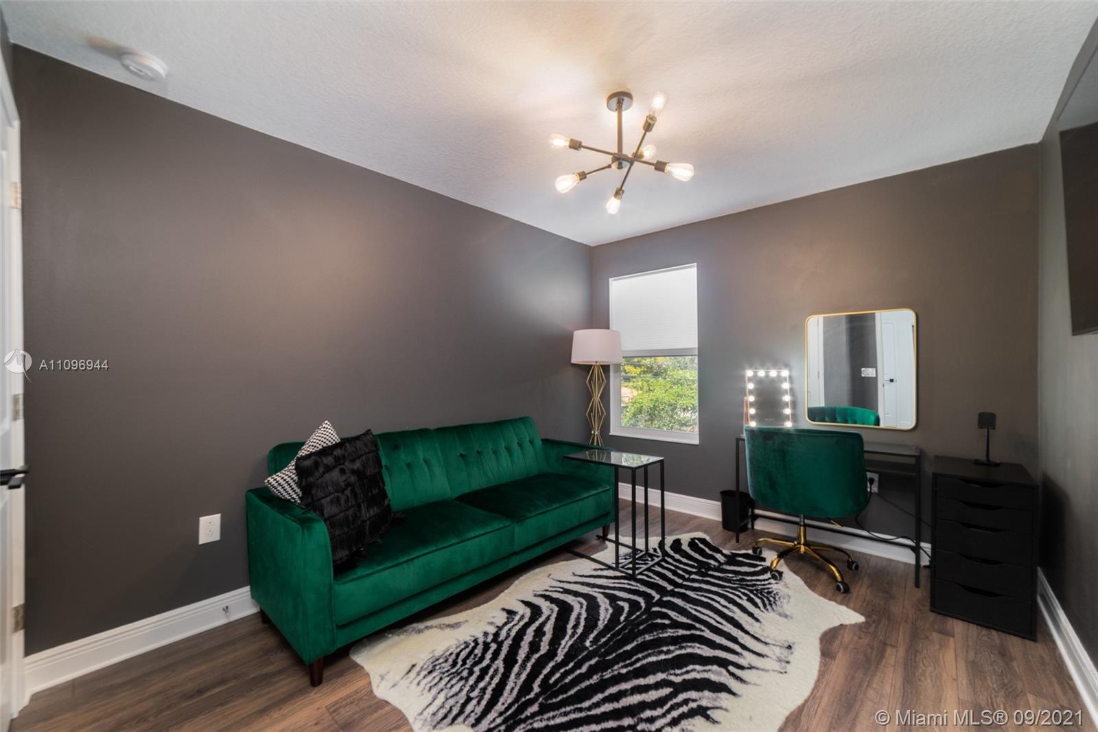 Tropical Pines - Residential