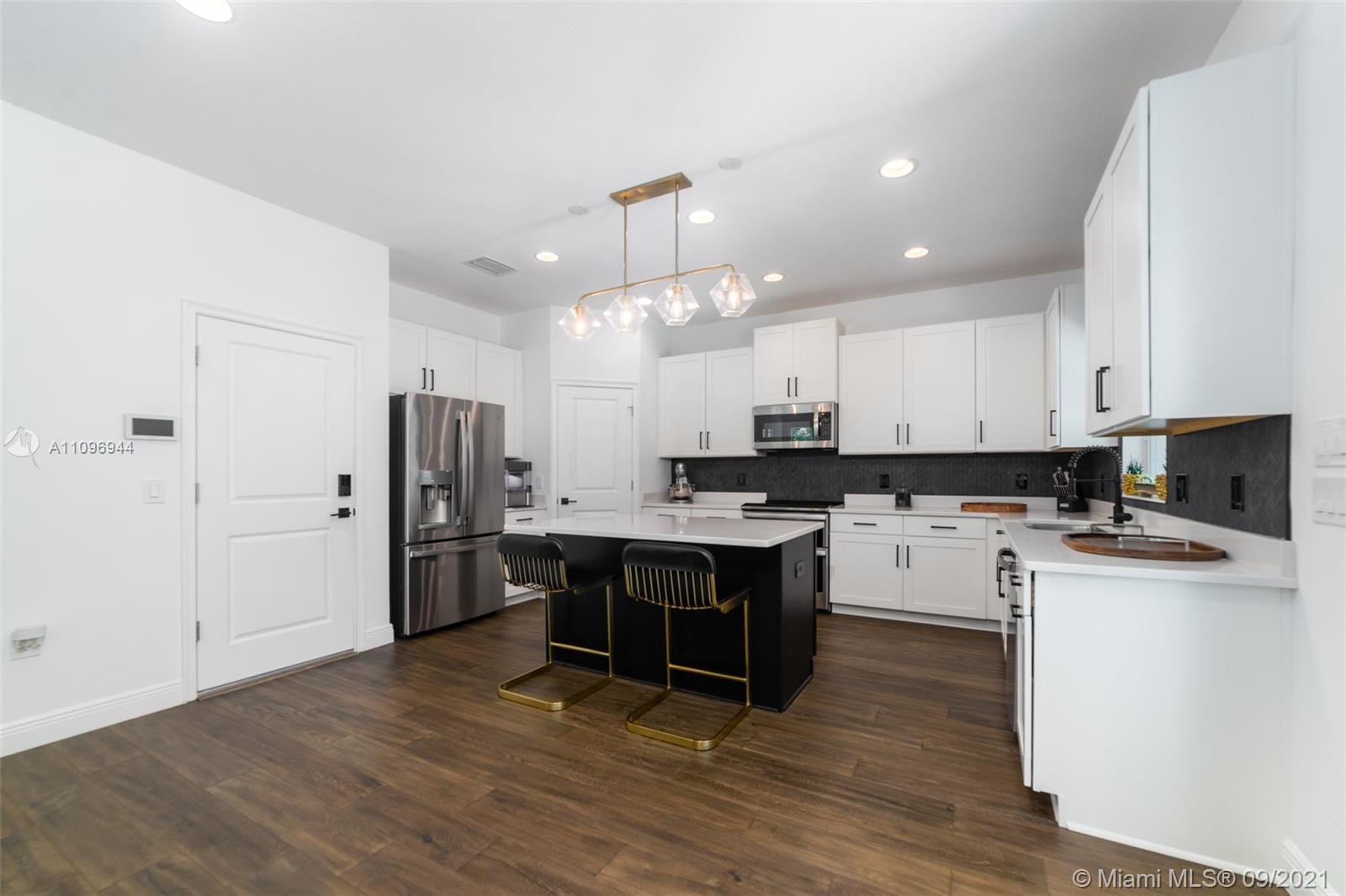 Tropical Pines - Residential