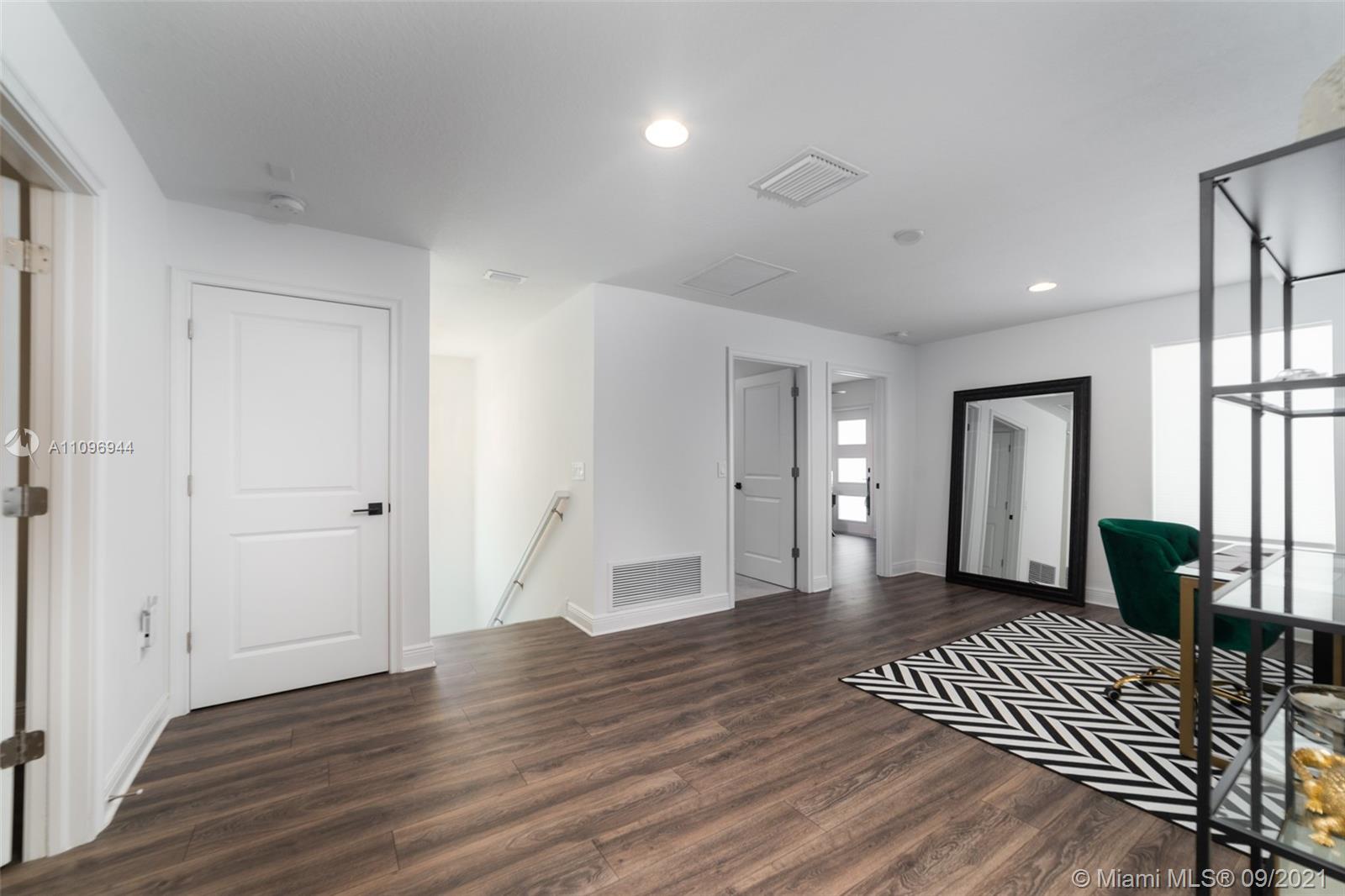Tropical Pines - Residential
