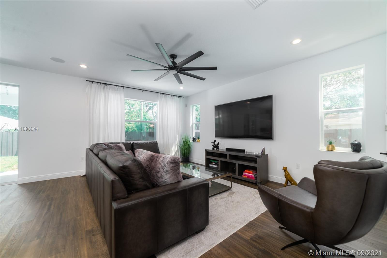 Tropical Pines - Residential