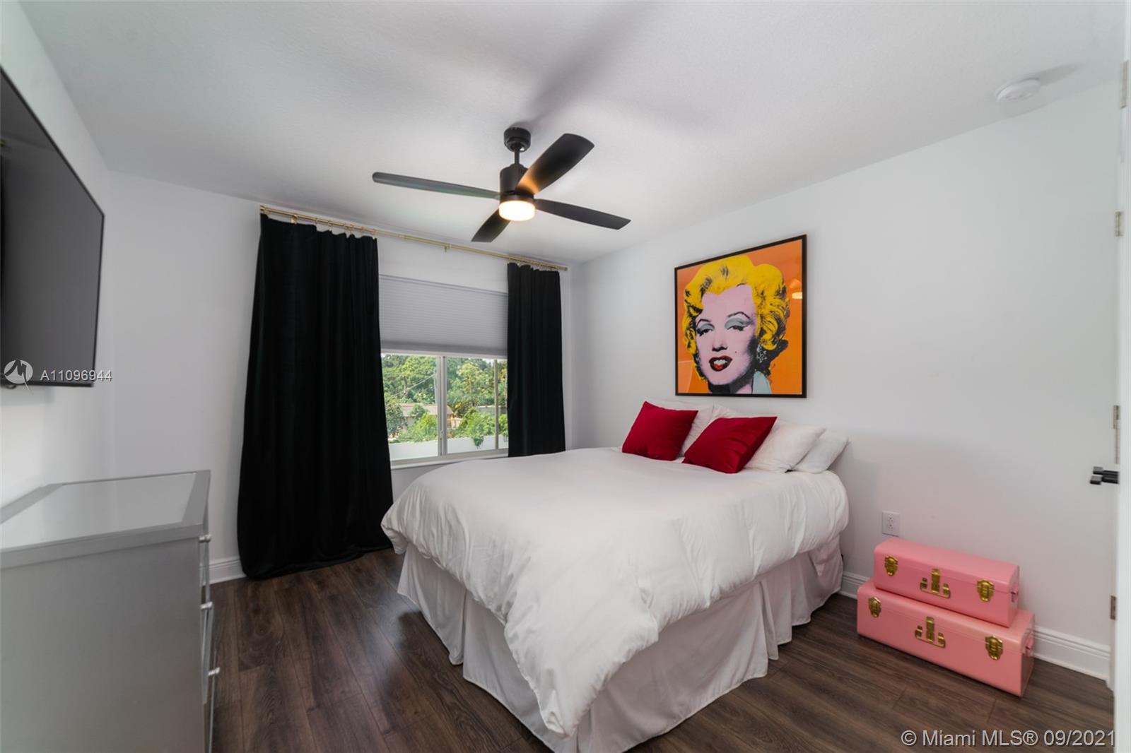 Tropical Pines - Residential