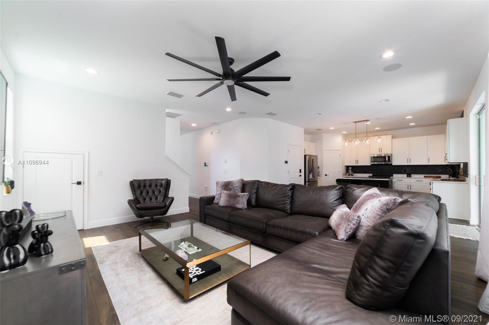 Tropical Pines - Residential