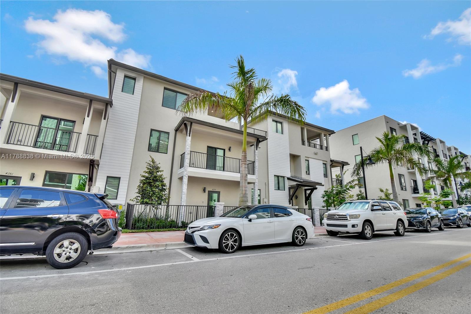 Rental Property at 4275 Nw 83rd Path 4275, Doral, Miami-Dade County, Florida - Bedrooms: 3 
Bathrooms: 3.5  - $4,550 MO.