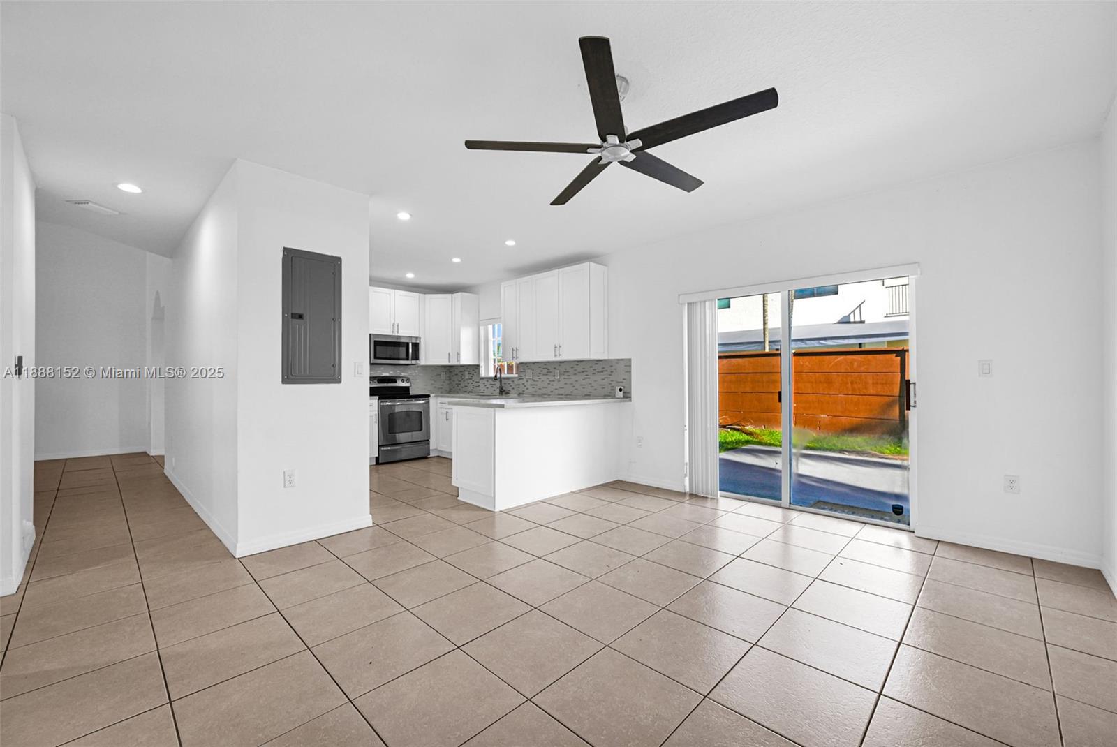 PRECIOUS HOMES AT TWIN LA - Residential