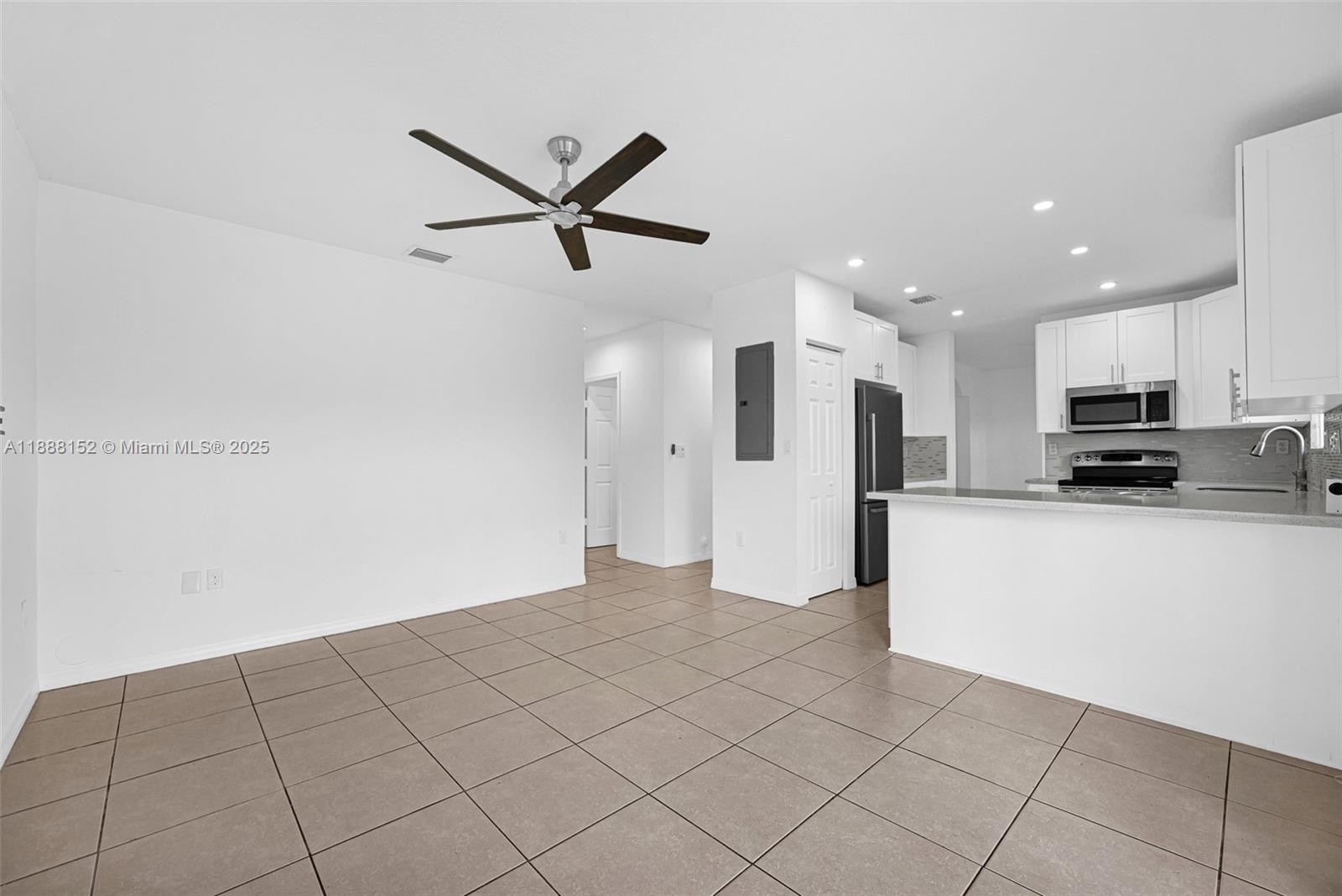 PRECIOUS HOMES AT TWIN LA - Residential